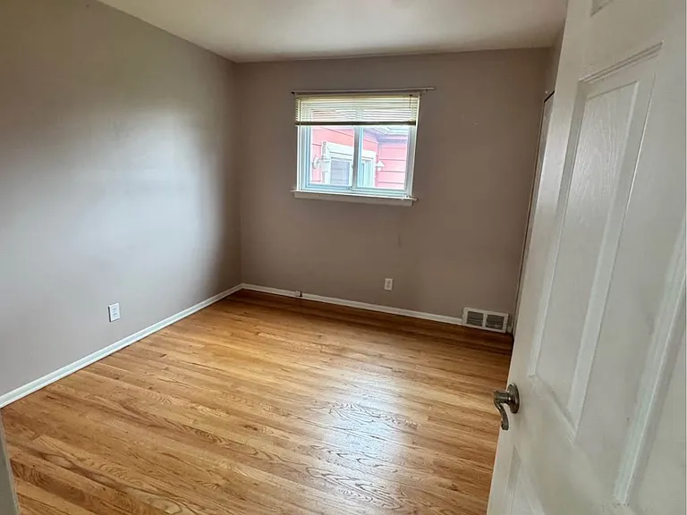 32624 Windsor St — Photo 16