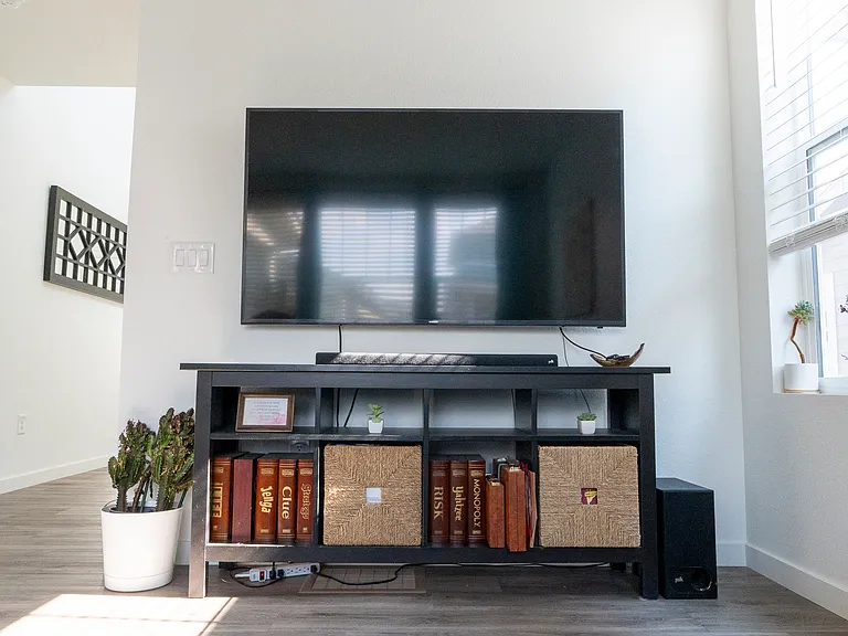 2560 Canfield Ln — Photo 35