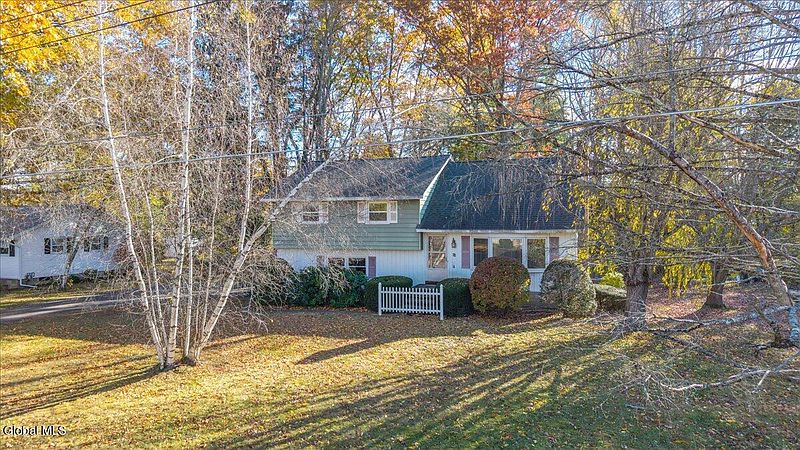 2nd image of 44 Damask Drive