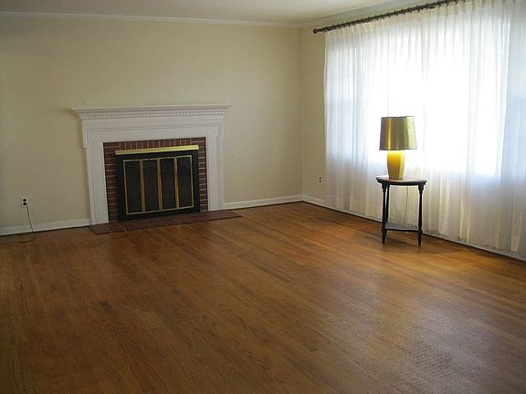3rd image of 333-335 White House