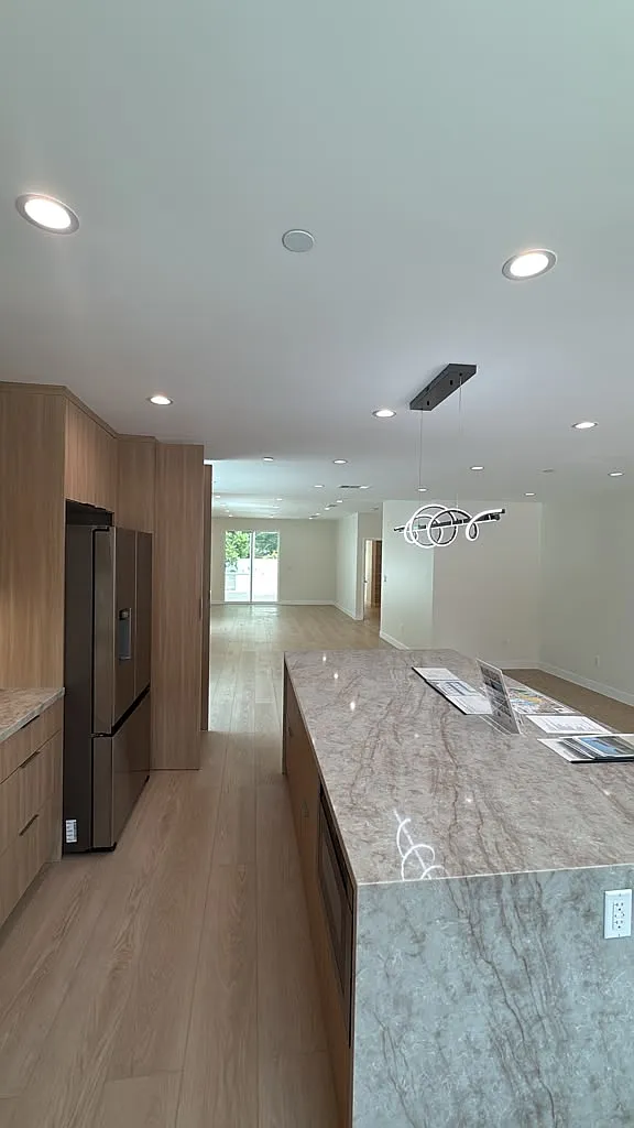 4 bed, 2000 sqft, $5,950 — Photo 4