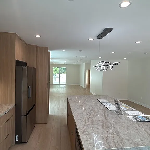 5412 Fallbrook Ave — Photo 4