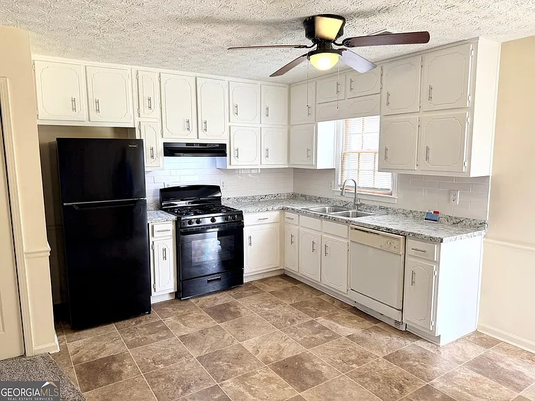 108 Appleton Blvd #B — Photo 2
