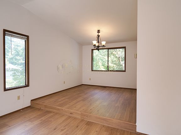 5th image of 16708 SE 40th Pl