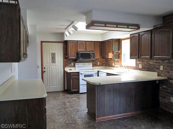 3rd image of 6361 Willow Brook Dr