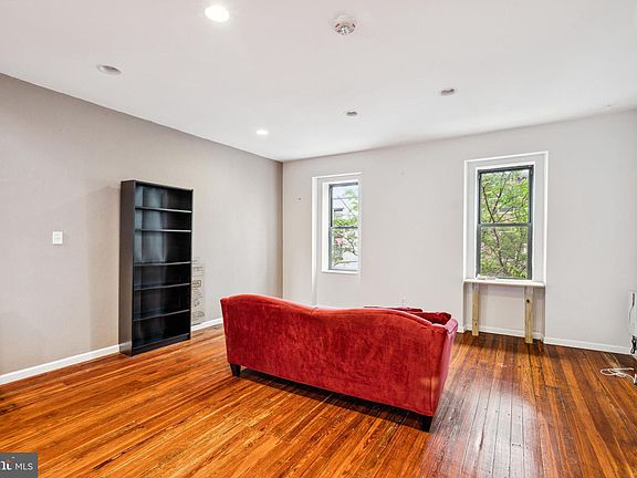 4th image of 2030 Frankford Ave