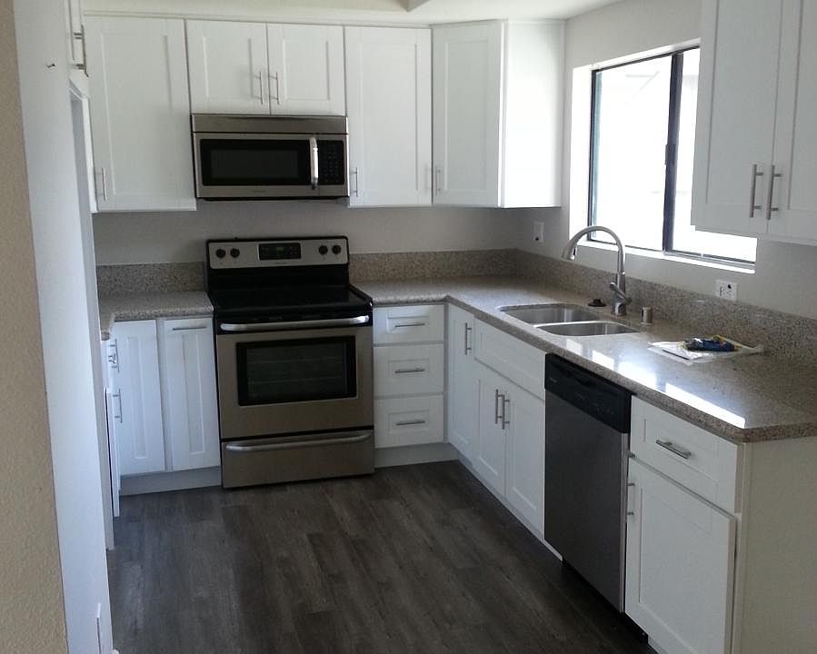 Kitchen w/ High End Appliances