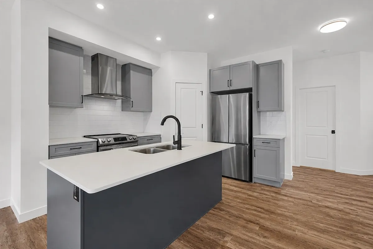 53H2_05052026 - 5122 213a St NW #53