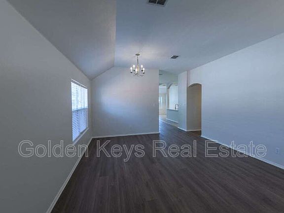 5th image of 672 S Heights Dr