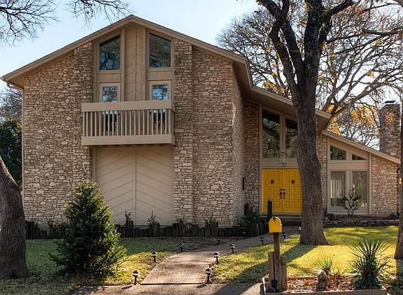 3rd image of 9810 Mandeville Cir