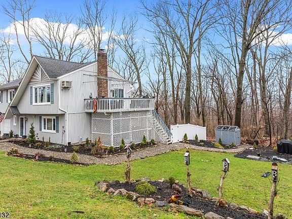 2nd image of 33 Sherwood Forest Dr