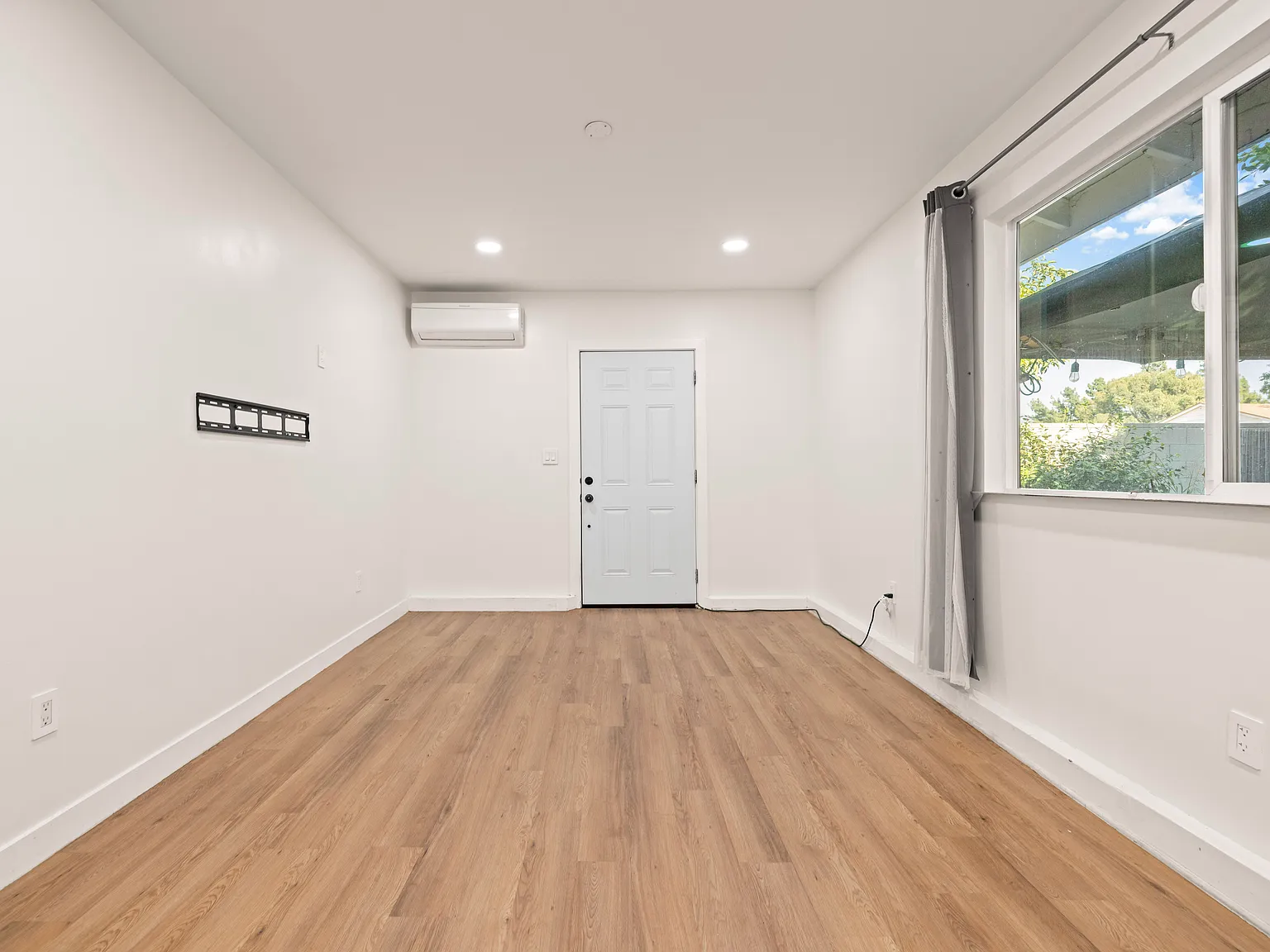 1 bed, 400 sqft, $1,650 — Photo 2