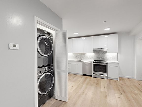 4th image of 275 Grattan St #11