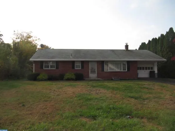 712 Chew St, Hamburg, PA 19526