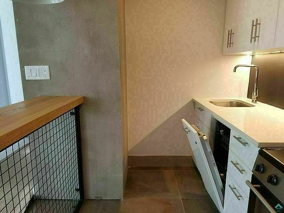 4th image of 28 Wilson Ave #3