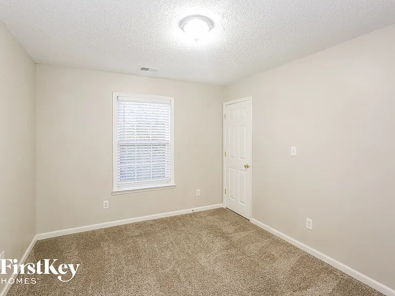 8802 Glenover Cir — Photo 12