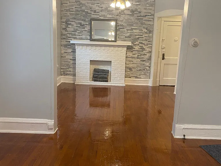 1753 W Catalpa Ave #1 — Photo 2