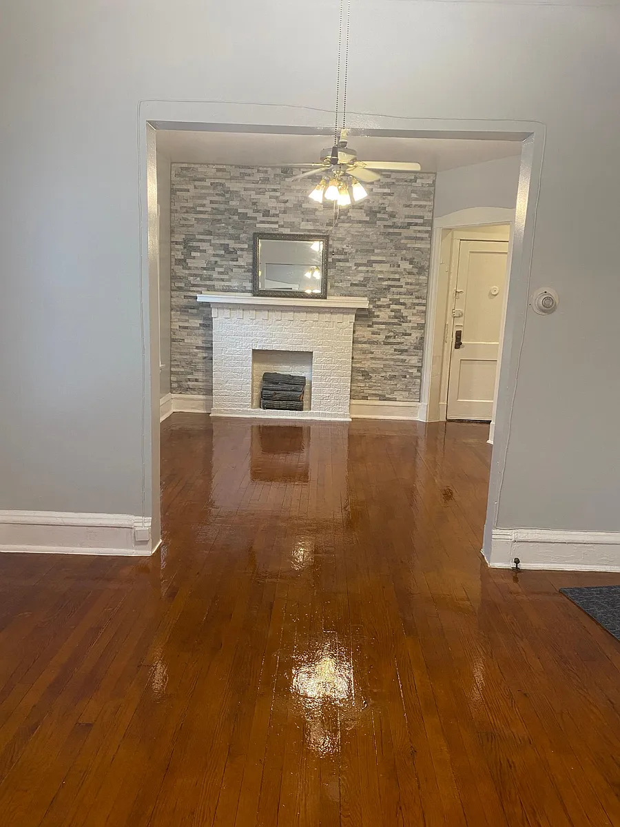 Building Photo - 1753 W Catalpa Ave #1