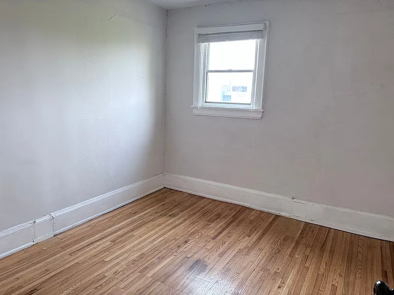 8th Street Apartments — Photo 28