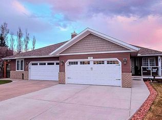 121 N Sandstone Ct, Okotoks, AB T1S1R2