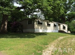 1907 Greenview Dr, Pekin, IL 61554