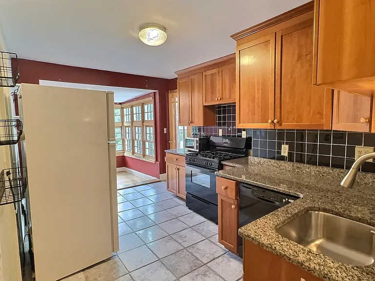 2338 Washington St #3 — Photo 6