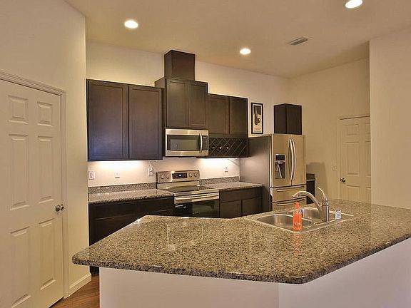4th image of 120 Grande Lake Dr