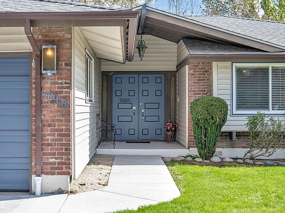 2nd image of 1490 Foster Dr