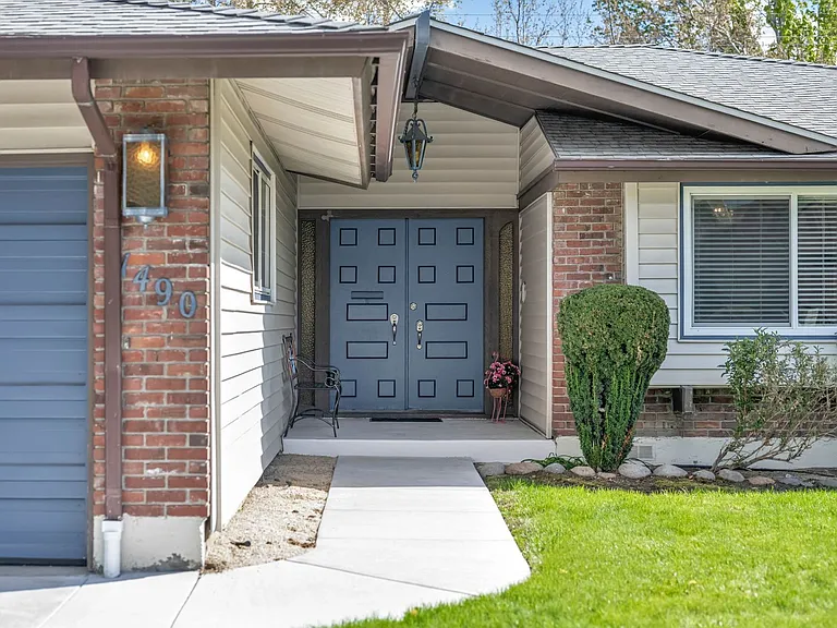 1490 Foster Dr — Photo 3