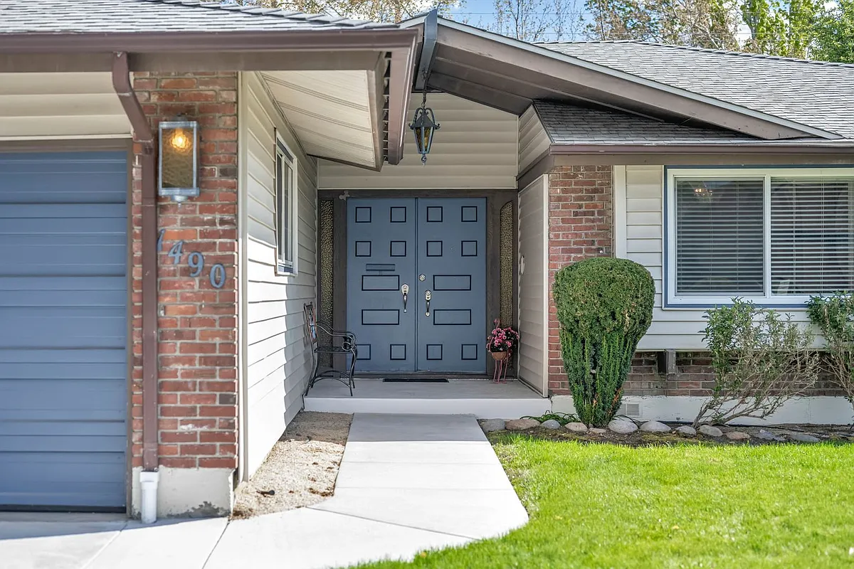Building Photo - 1490 Foster Dr