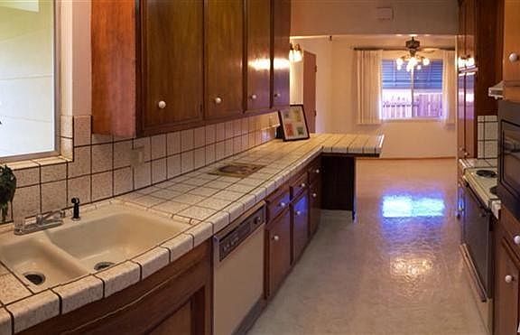 3rd image of 5032 Holyoke Way