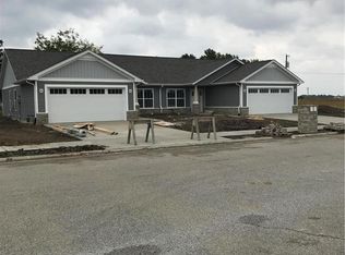 5 Willow Dr UNIT B, Highland, IL 62249