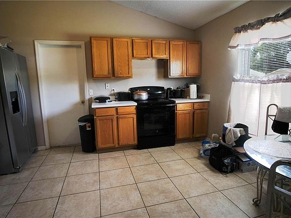 3rd image of 722 Waxwing Ct
