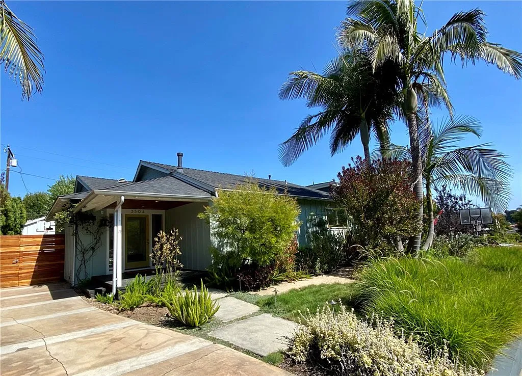 4 bed, 1952 sqft, $9,300 — Photo 1
