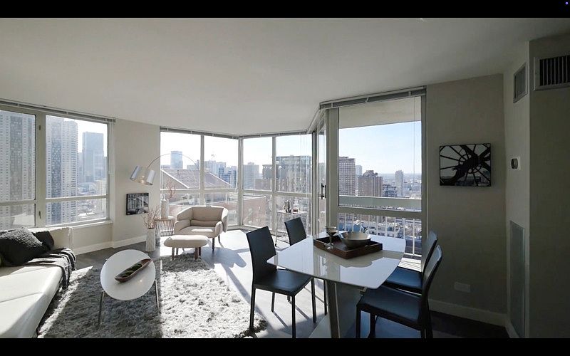 1st image of 40 E Delaware Pl