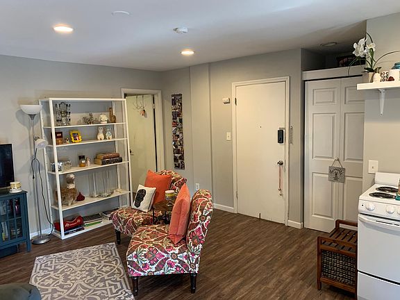 3rd image of 1076 Neil Ave APT 3A