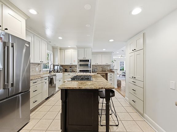 5th image of 124 Villa Rd