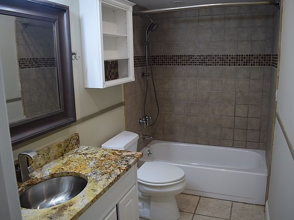 4th image of 6619 Windmill Dr