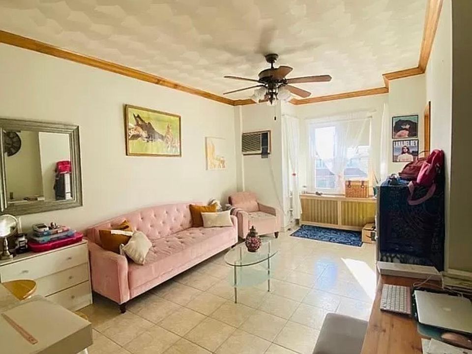 2nd image of 138 Bennington St #2