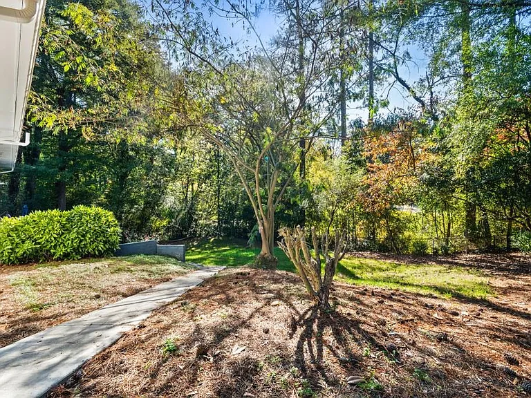 2604 Sunny Ln SE — Photo 30