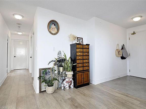5th image of 145 Hillcrest Ave #1003
