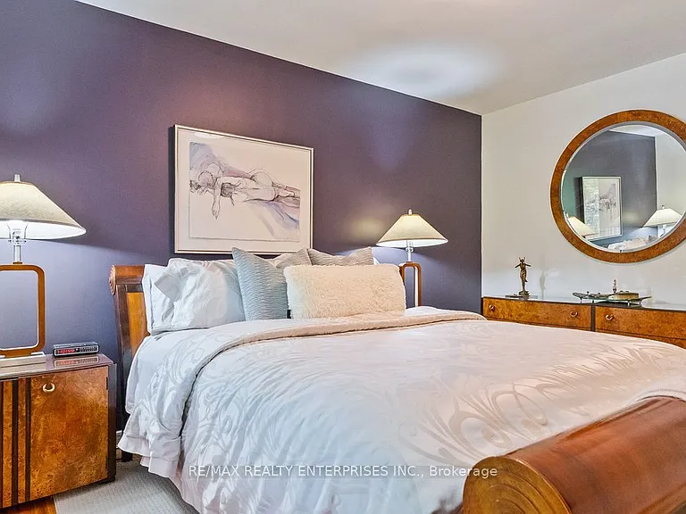 1373 Queen Victoria Ave — Photo 21