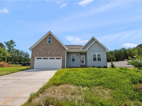 1133 Timber Hill Dr, Rural Hall, NC 27045
