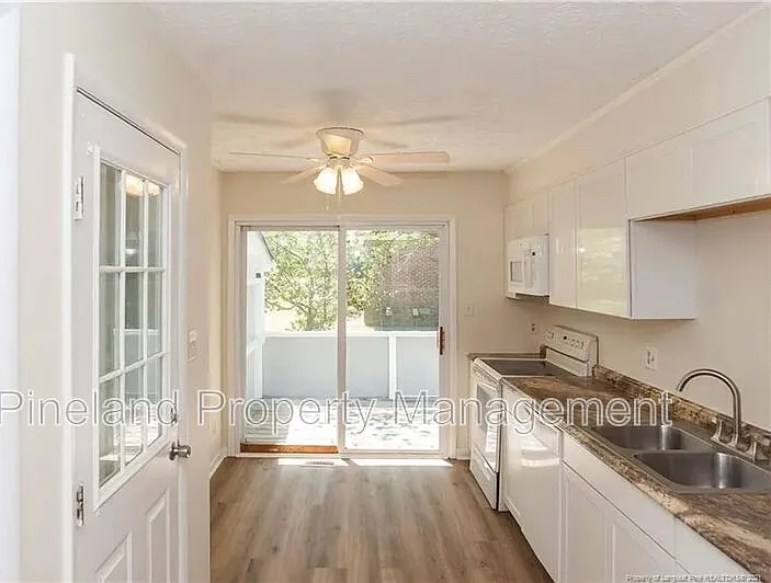 2012 Lakemeadow Dr — Photo 11