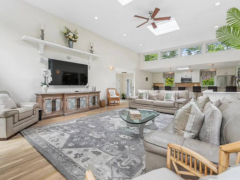 Peconic Hills Dr — Photo 1