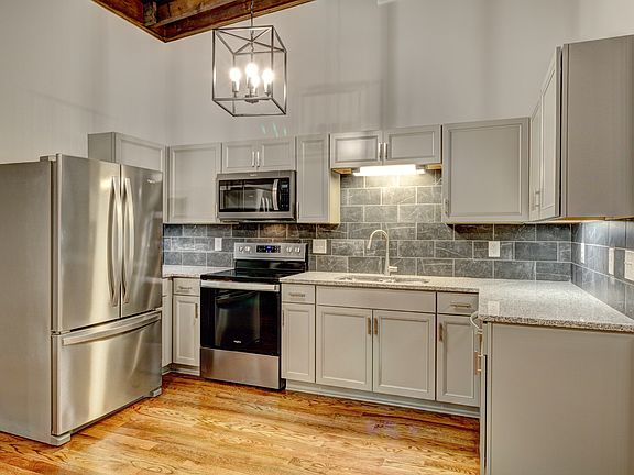 3rd image of 116 E Main St #203