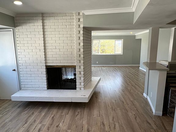4th image of 202 N Clark Dr APT 204
