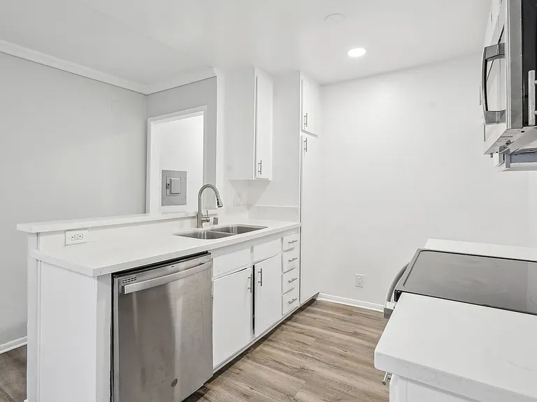 4444 Ensign Avenue — Photo 26