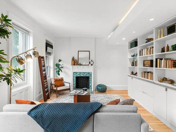 210 W 21st St APT 2FW, New York, NY 10011