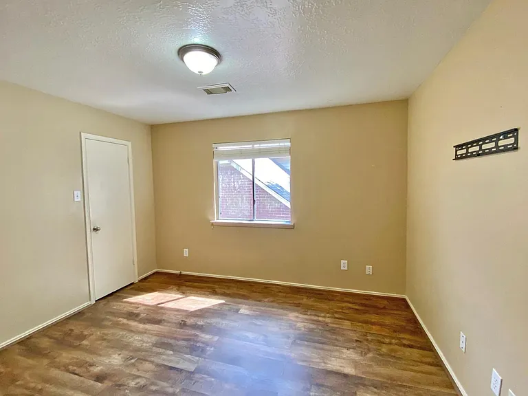 2406 Kenbridge Dr — Photo 8